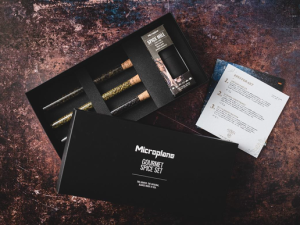 Microplane - Set Nootmuskaatmolen zwart met 3 soorten peper