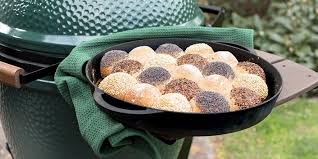 BIG GREEN EGG - CAST IRON SKILLET SMALL
