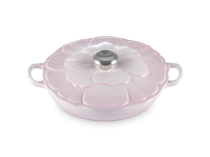 LE CREUSET - Campagnard Signature Bloesem in Geëmailleerd Gietijzer LE CREUSET - Campagnard Signature Bloesem in Geëmailleerd Gietijzer