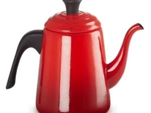 LE CREUSET - Barista Waterketel in Kersenrood 0,7l LE CREUSET - Barista Waterketel in Kersenrood 0,7l