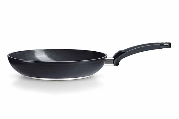 FISSLER - CERATAL CLASSIC ORBIT BLACK BRAADPAN D28CM FISSLER - CERATAL CLASSIC ORBIT BLACK BRAADPAN D28CM